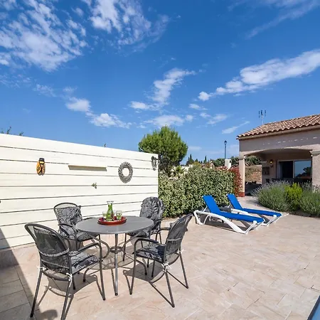 In With Private Pool * Escales